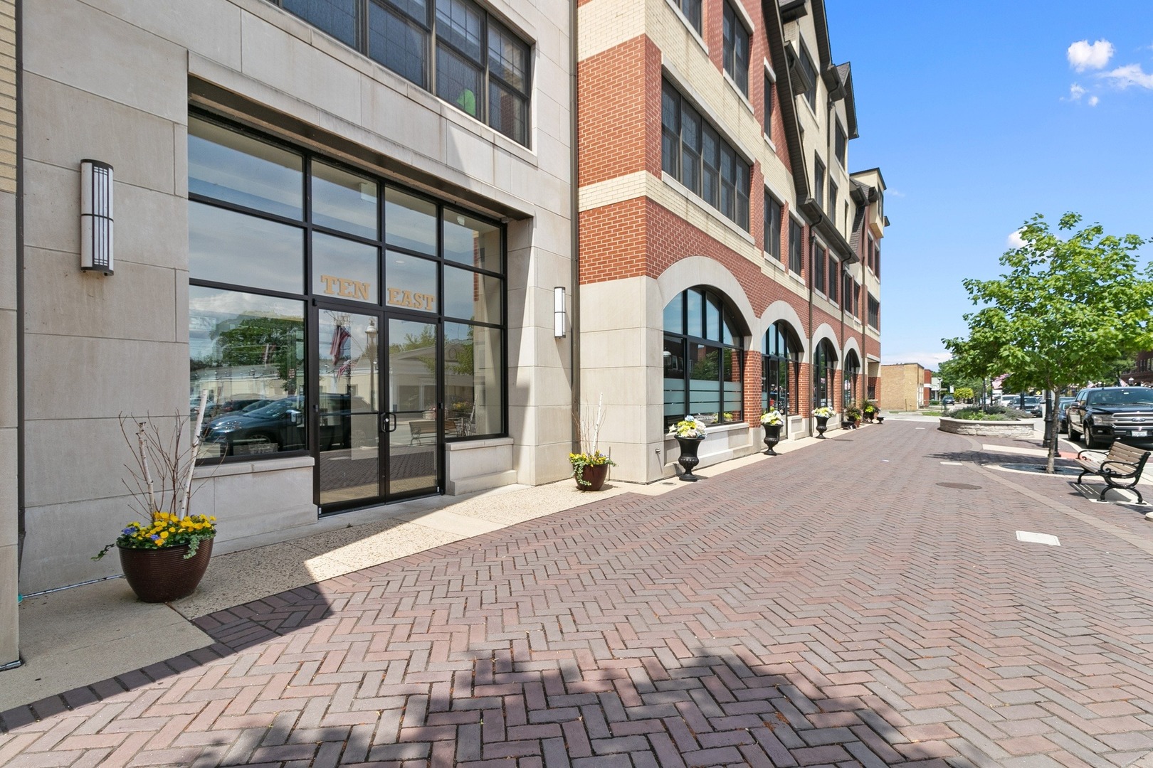 10 East Burlington Street, Unit 3F Riverside, IL 60546 - Photo 3 of 18