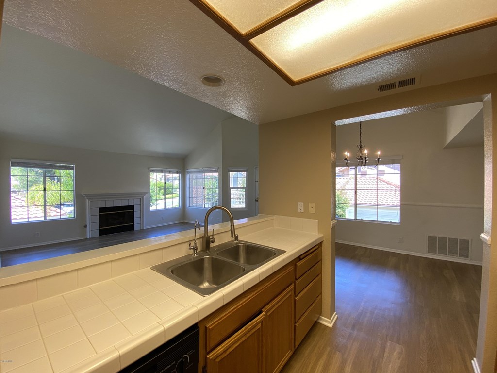 610 Geranium Lane, Unit A Simi Valley, CA 93065 - Photo 11 of 32