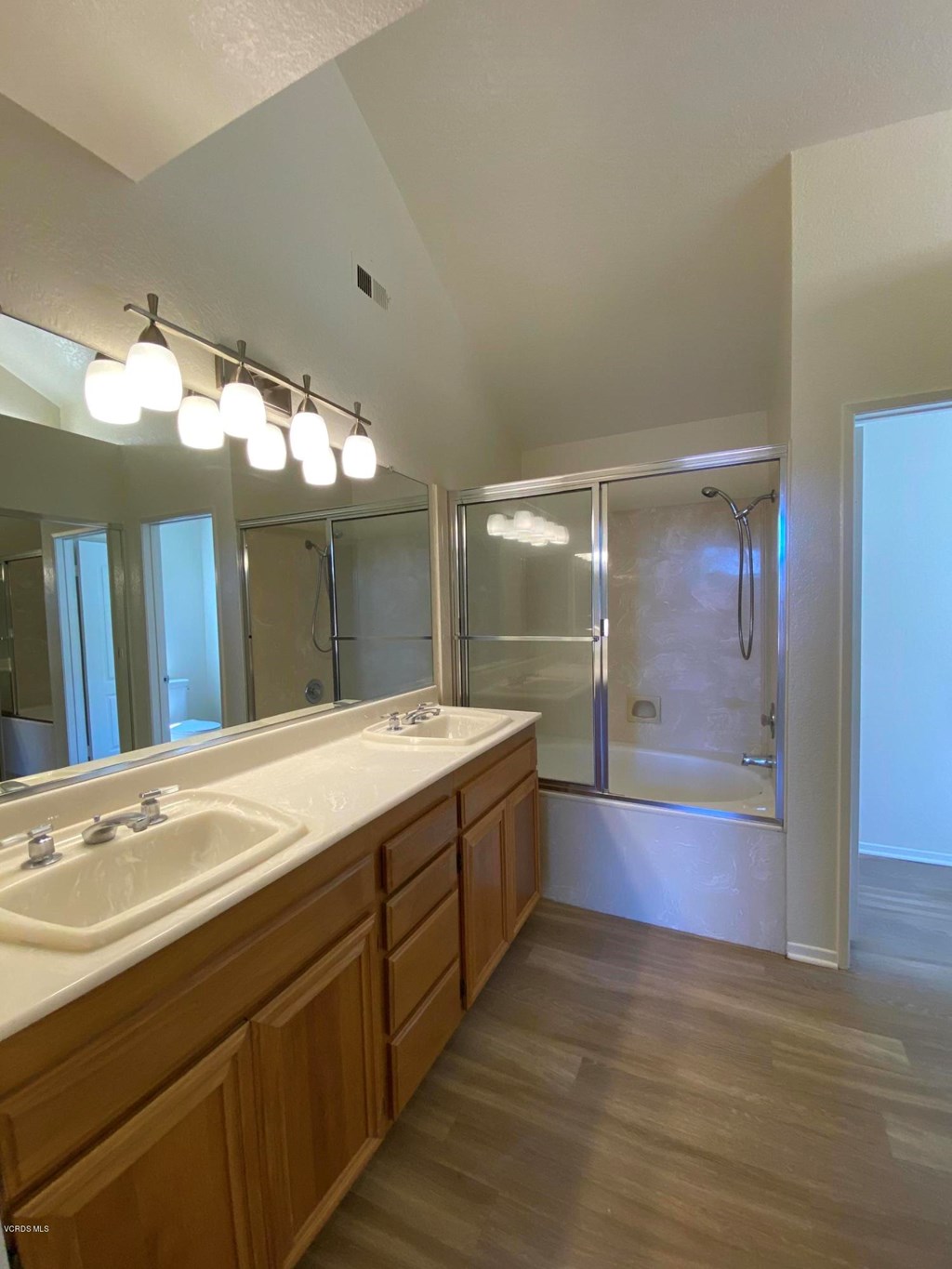 610 Geranium Lane, Unit A Simi Valley, CA 93065 - Photo 17 of 32