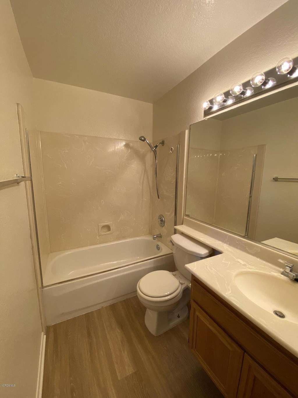 610 Geranium Lane, Unit A Simi Valley, CA 93065 - Photo 25 of 32