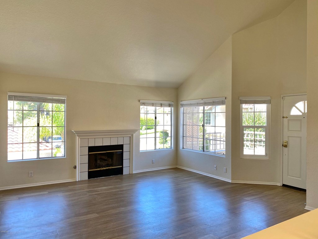 610 Geranium Lane, Unit A Simi Valley, CA 93065 - Photo 4 of 32