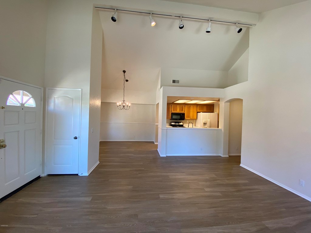 610 Geranium Lane, Unit A Simi Valley, CA 93065 - Photo 5 of 32