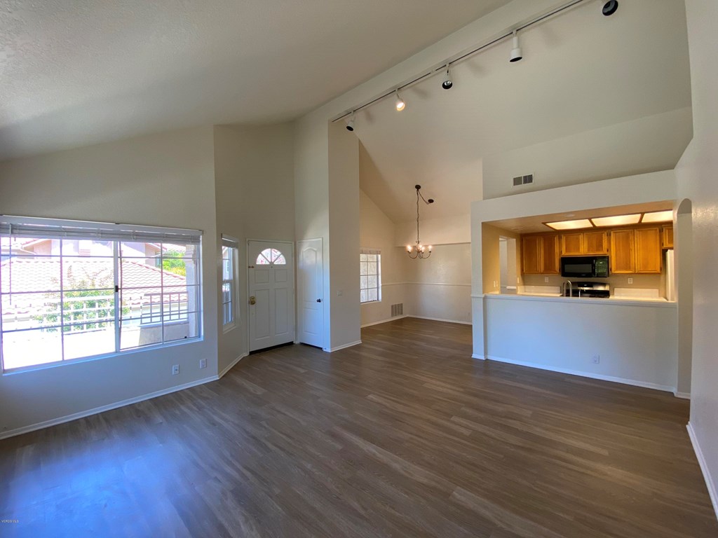 610 Geranium Lane, Unit A Simi Valley, CA 93065 - Photo 6 of 32