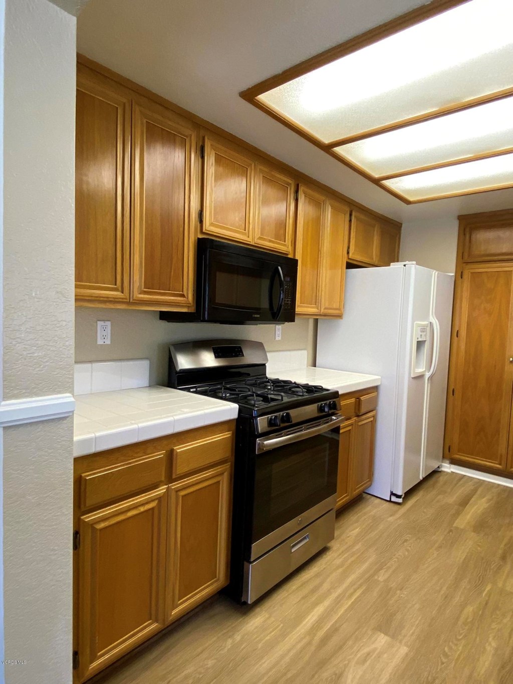 610 Geranium Lane, Unit A Simi Valley, CA 93065 - Photo 9 of 32