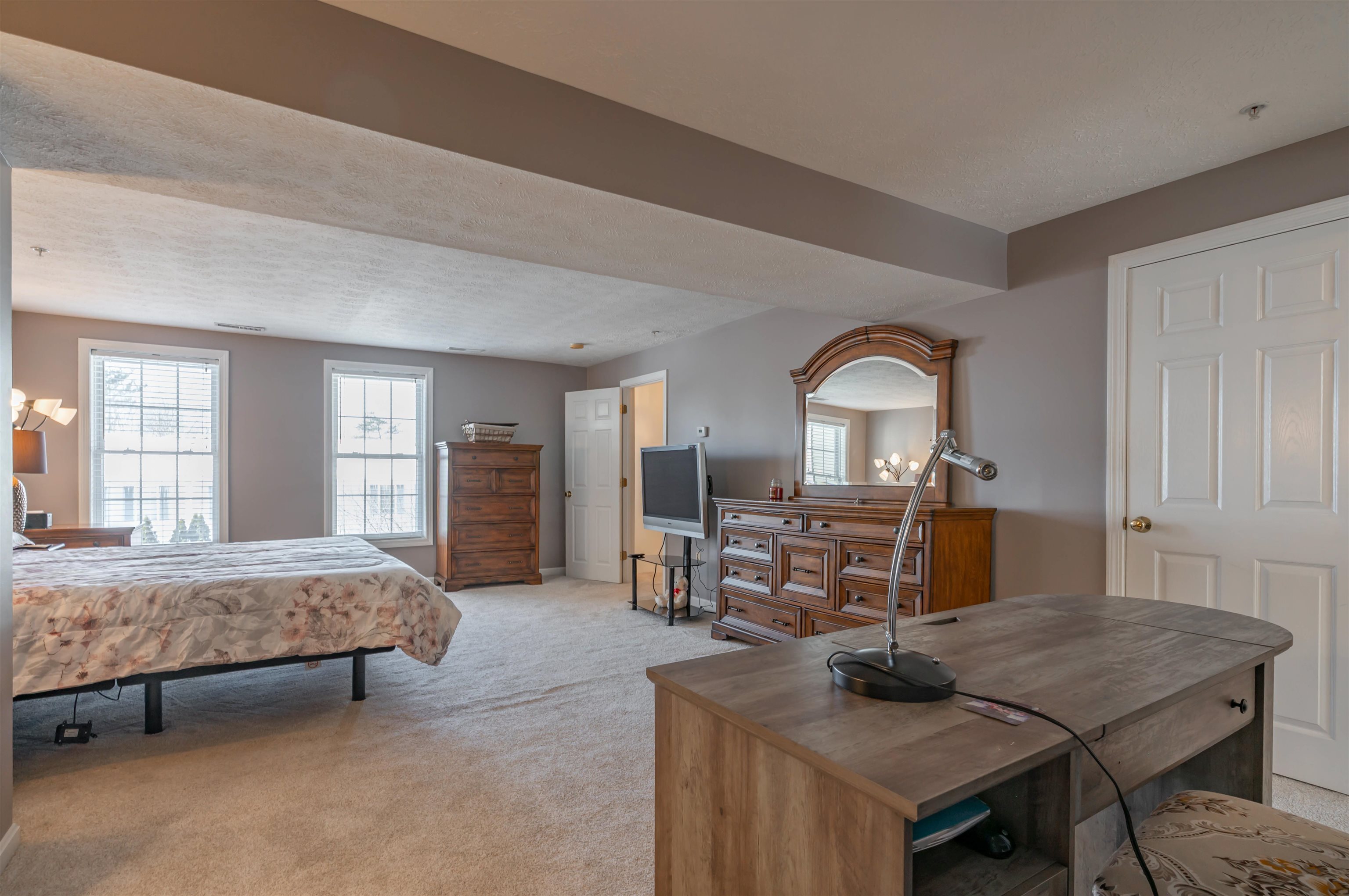 20 Georgetown Drive, Unit 20 Nashua, NH 03062 - Photo 19 of 33