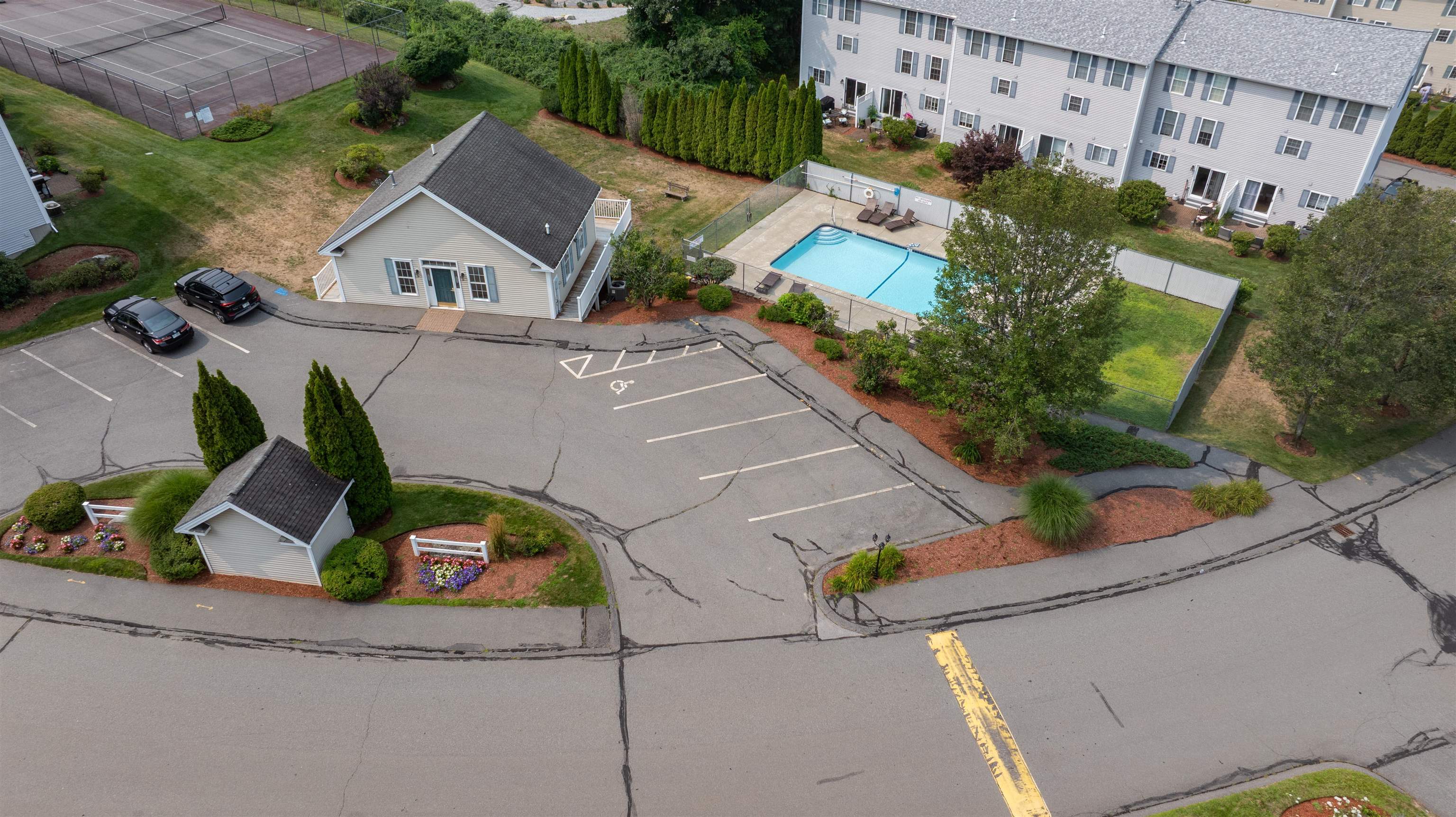 20 Georgetown Drive, Unit 20 Nashua, NH 03062 - Photo 29 of 33