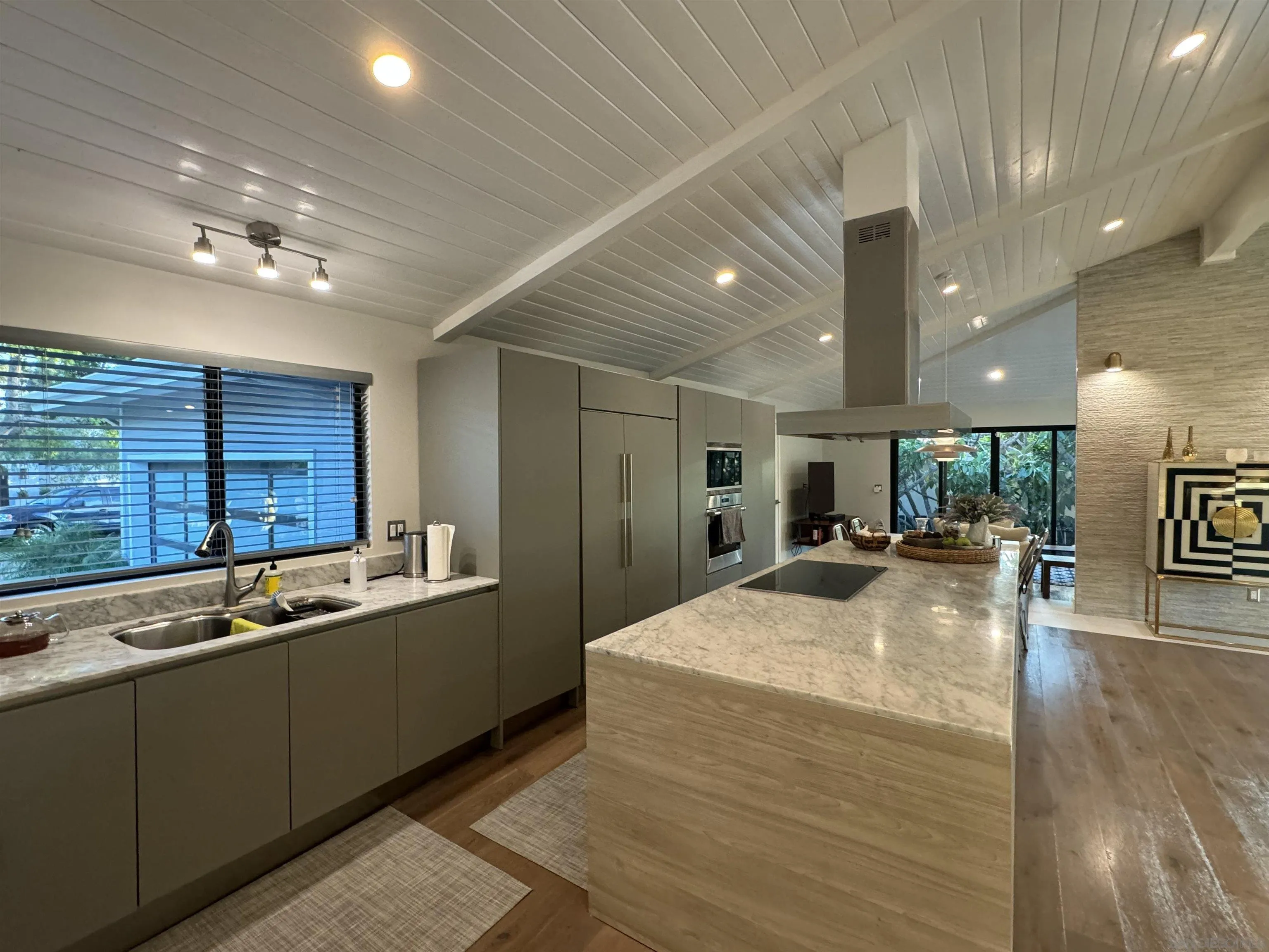 1402 Rodeo Drive La Jolla, CA 92037 - Photo 5 of 62