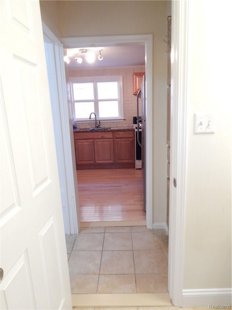 2168 Roslyn Road Grosse Pointe, MI 48236 - Photo 29 of 45 DSCN2575.jpg