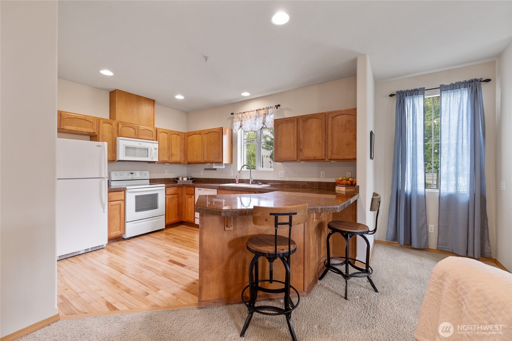 2420 Simmons Street, Unit B DuPont, WA 98327 - Photo 10 of 38