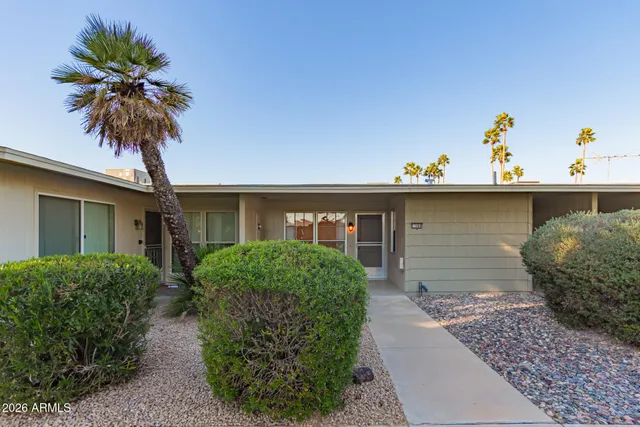 a view of a pathway front of a house