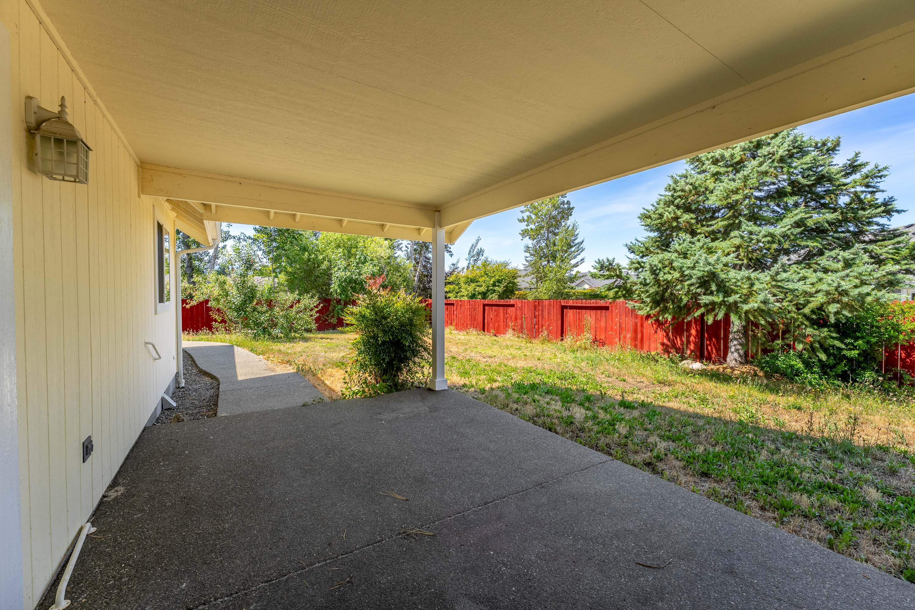 1692 Leonard Road Grants Pass, OR 97527 - Photo 35 of 36 Back Porch