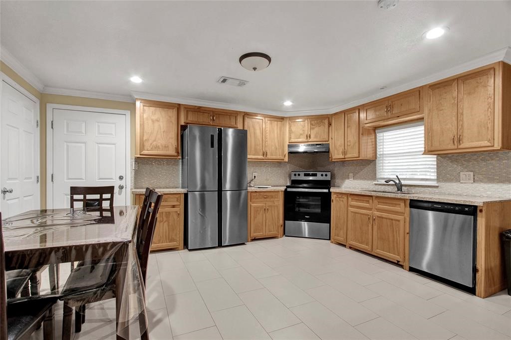 2078 Jeffcote Road Conroe, TX 77303 - Photo 9 of 19