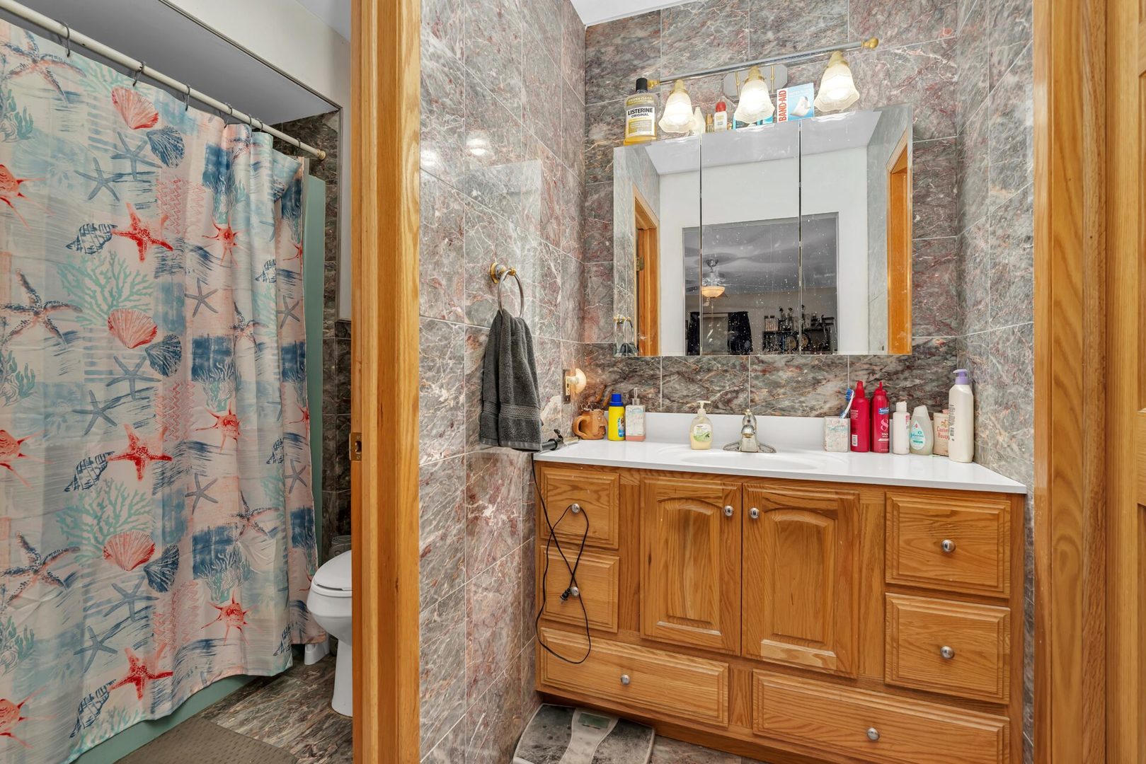 308 San Carlos Road Minooka, IL 60447 - Photo 11 of 25 a bathroom with a sink and a mirror