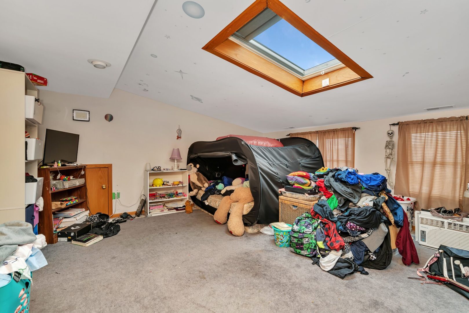 308 San Carlos Road Minooka, IL 60447 - Photo 17 of 25 workspace with toys and dresser