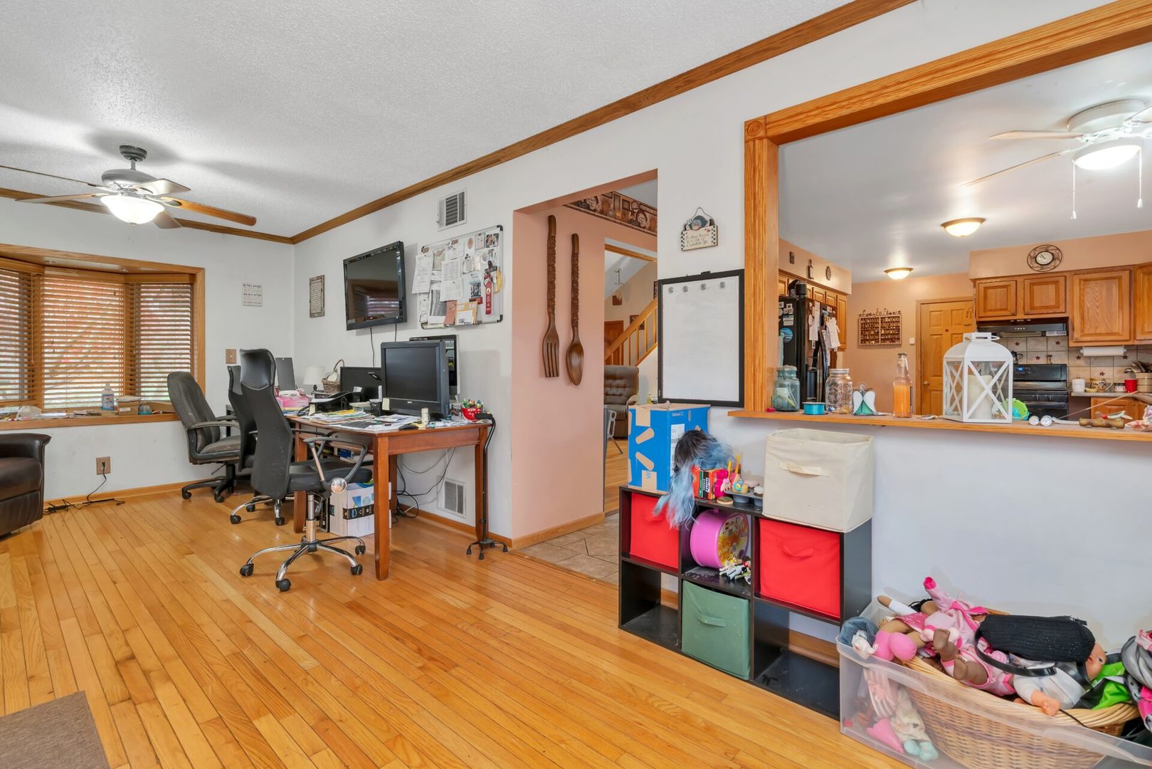 308 San Carlos Road Minooka, IL 60447 - Photo 8 of 25 a living room with furniture and wooden floor