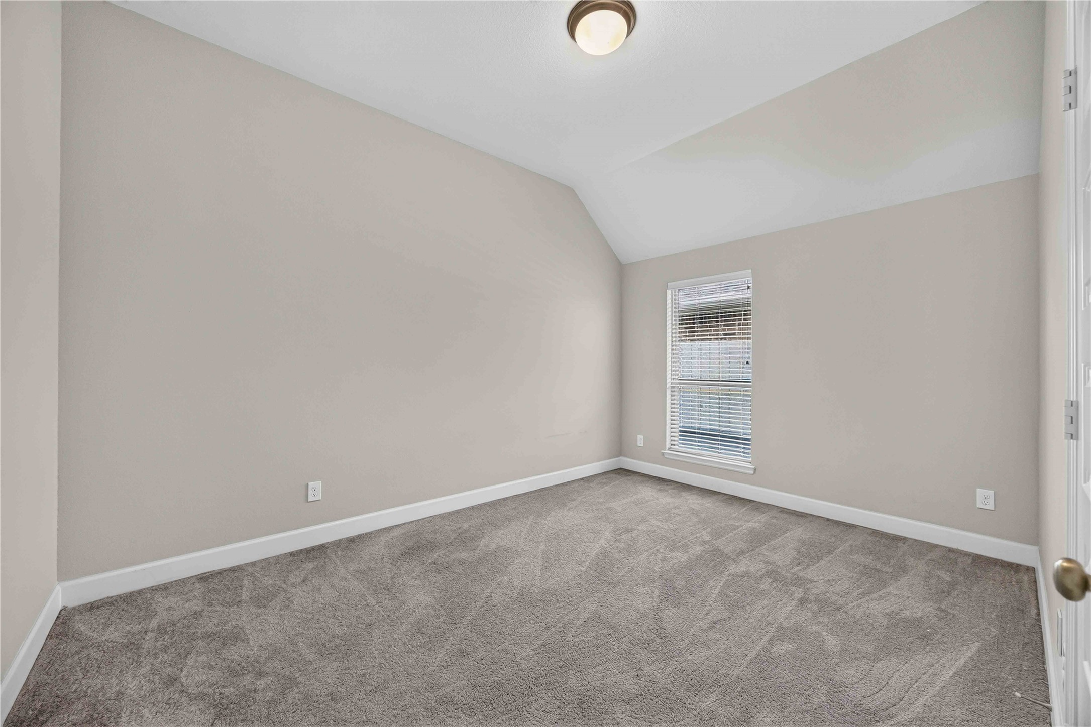 4333 Arbor Crest Lane Manvel, TX 77578 - Photo 21 of 40 Mirroring the other bedrooms’ thoughtful layout, this bedroom serves as a perfect flexible space for guests or hobbyists.