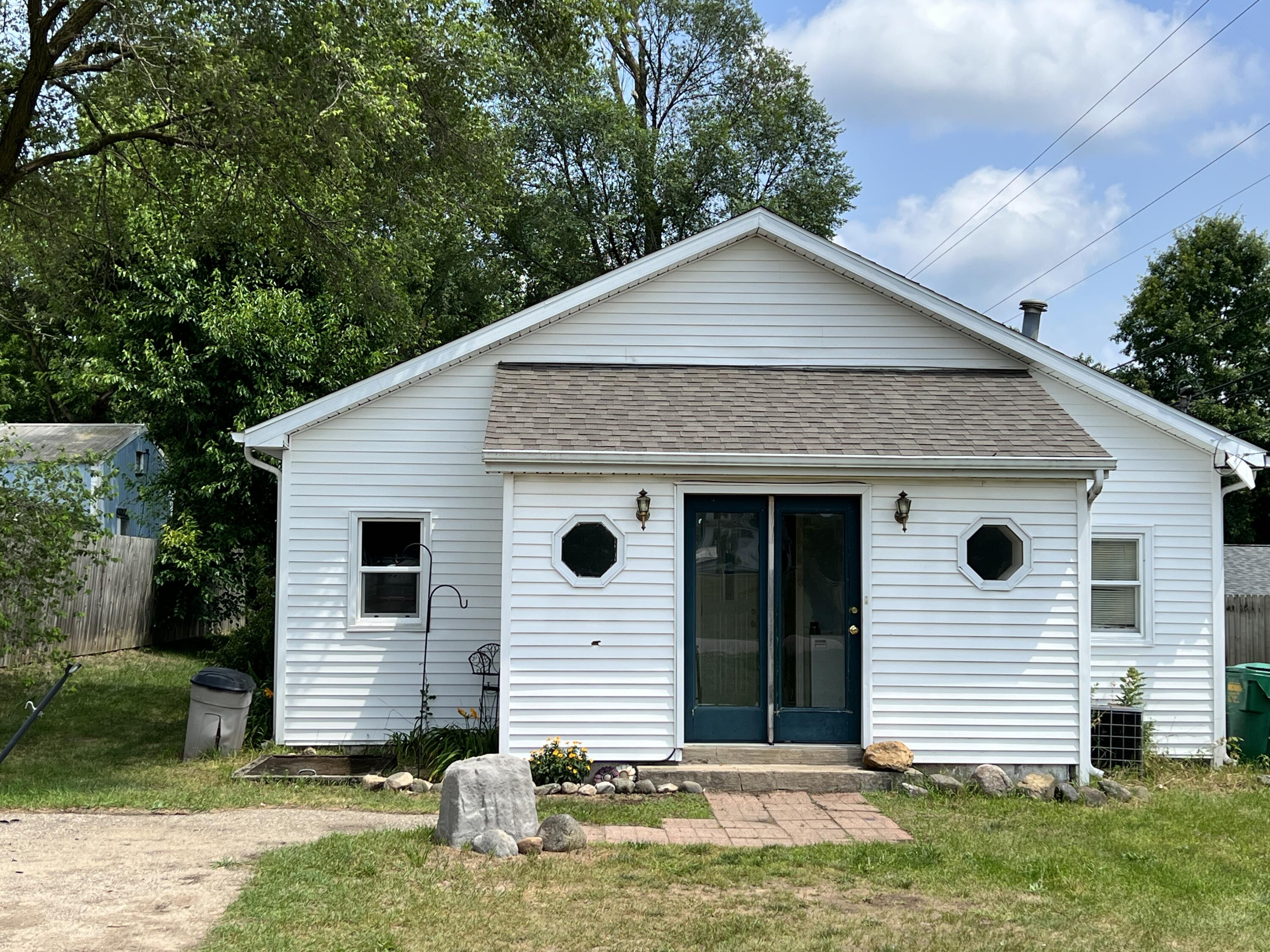 1187 Leet Road Niles, MI 49120 - Photo 1 of 29 Front