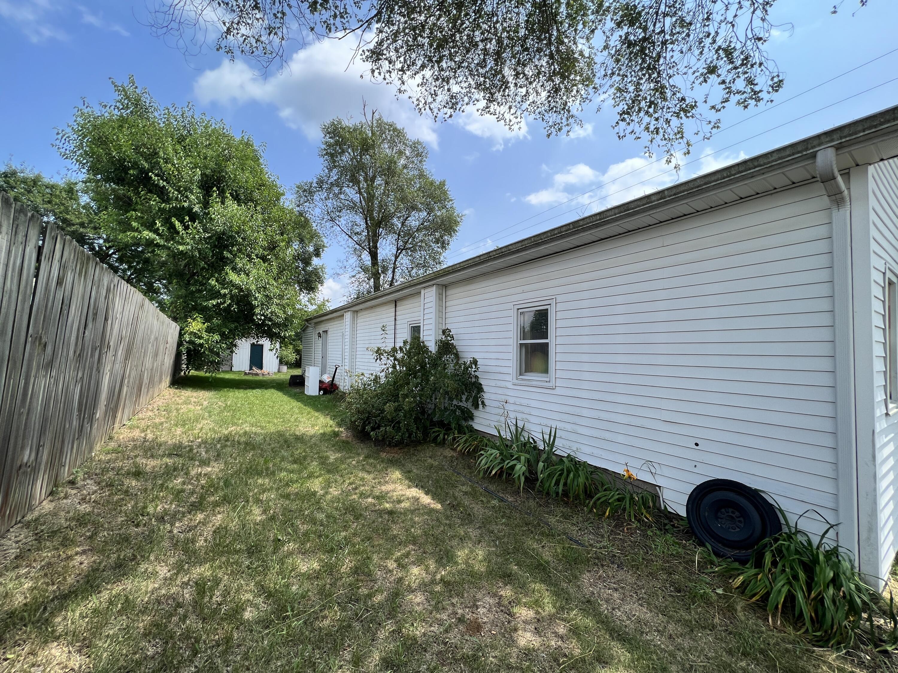 1187 Leet Road Niles, MI 49120 - Photo 27 of 29 Side yard