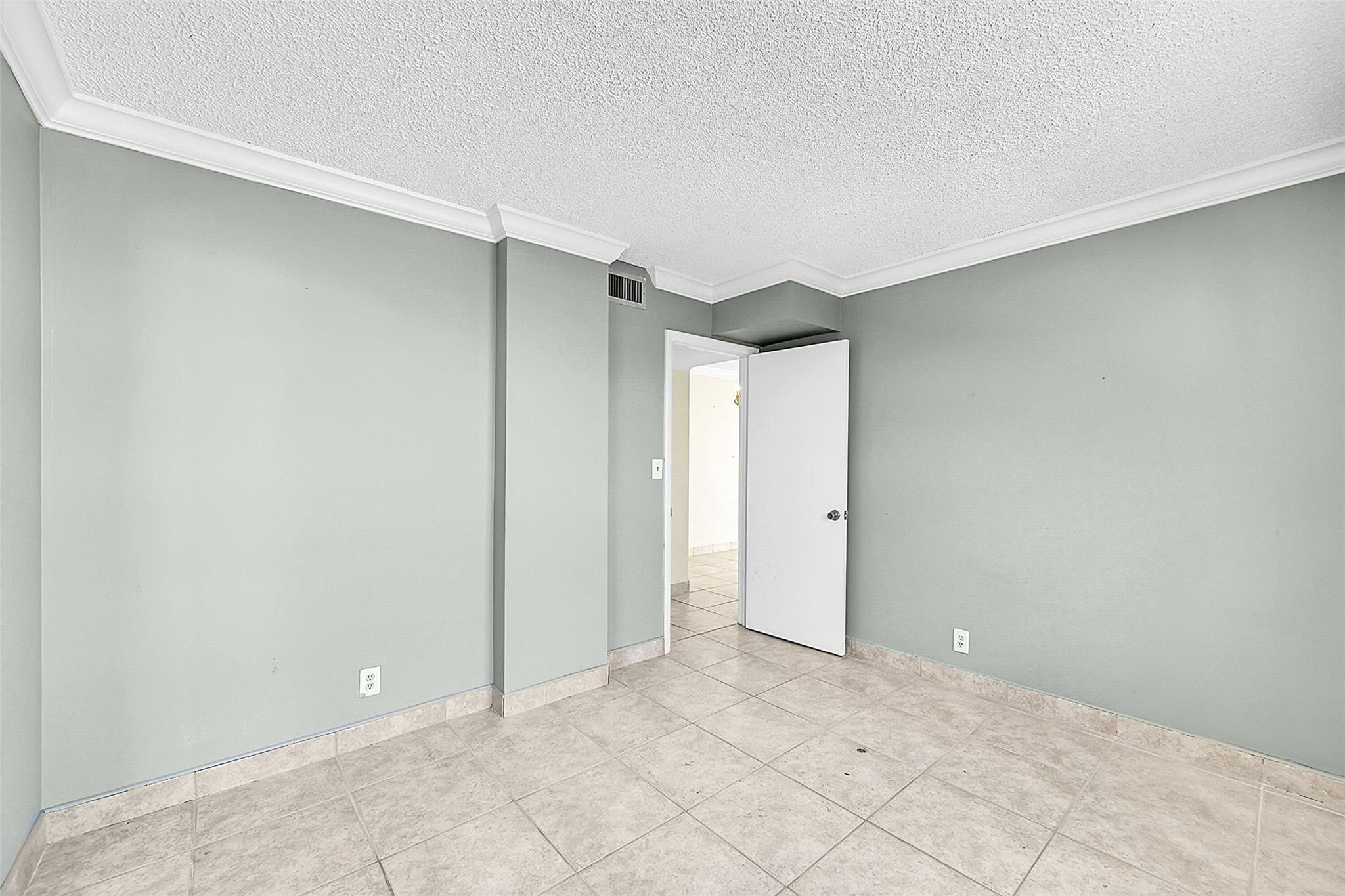 400 North Surf Road, Unit RGA Hollywood, FL 33019 - Photo 21 of 42 Photo 21