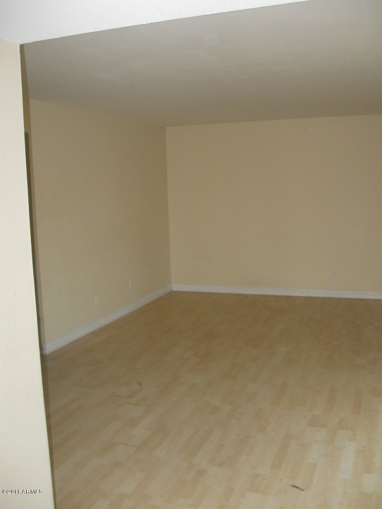 3637 West Greenway Road Phoenix, AZ 85053 - Photo 3 of 20 pergo floors