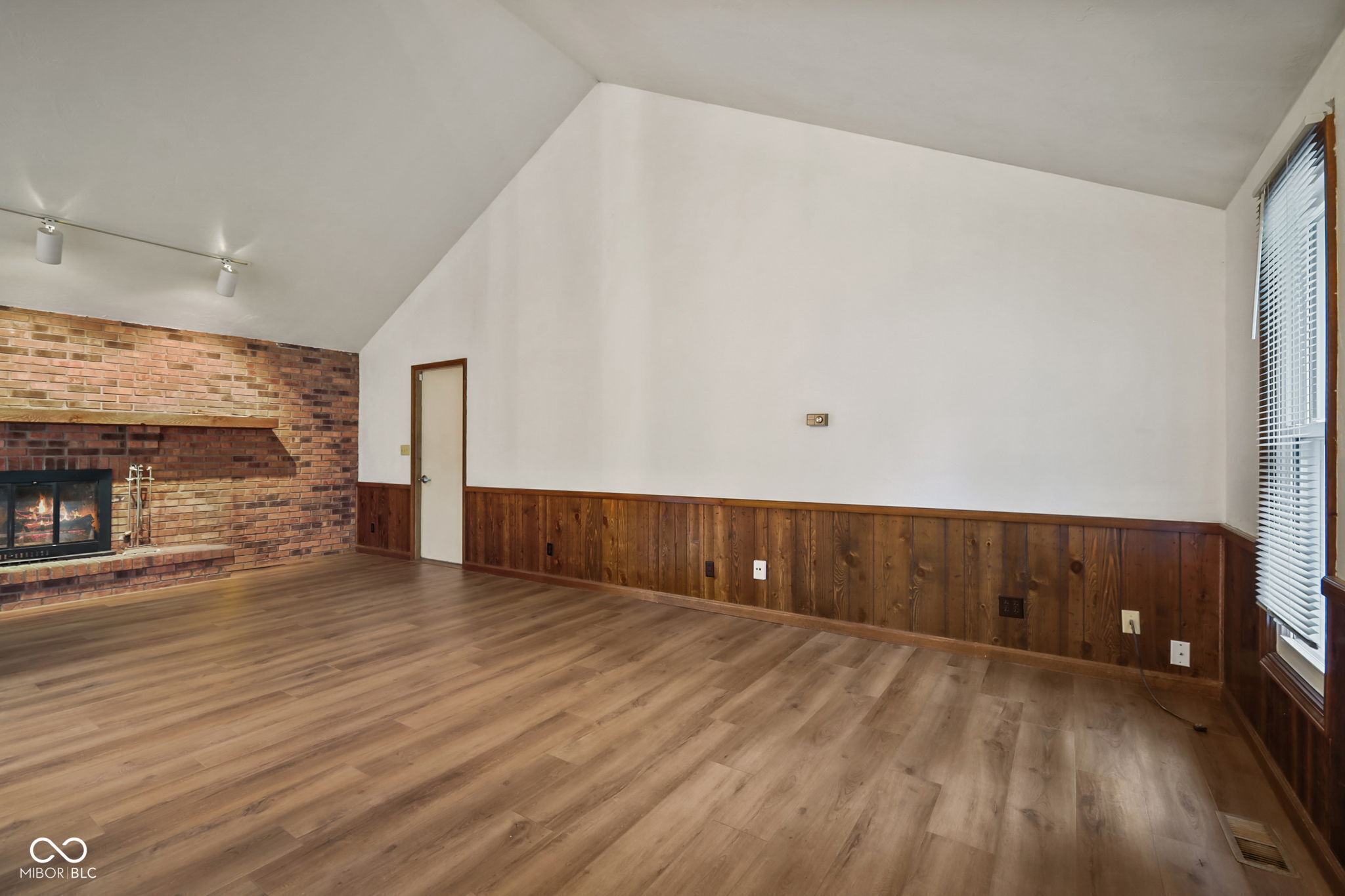 5730 West Epler Road Indianapolis, IN 46221 - Photo 4 of 48