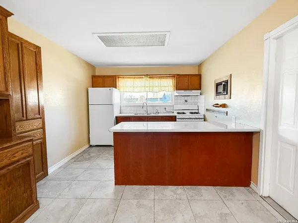 $1,750 | 7750 Pipers Hill, San Antonio, TX 78251