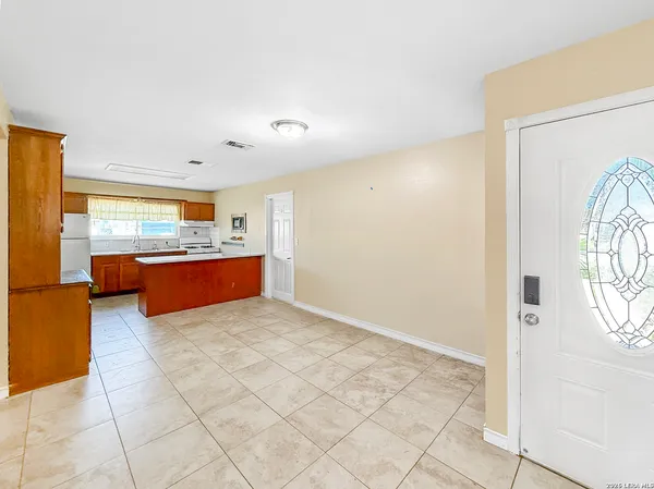 $1,750 | 7750 Pipers Hill, San Antonio, TX 78251