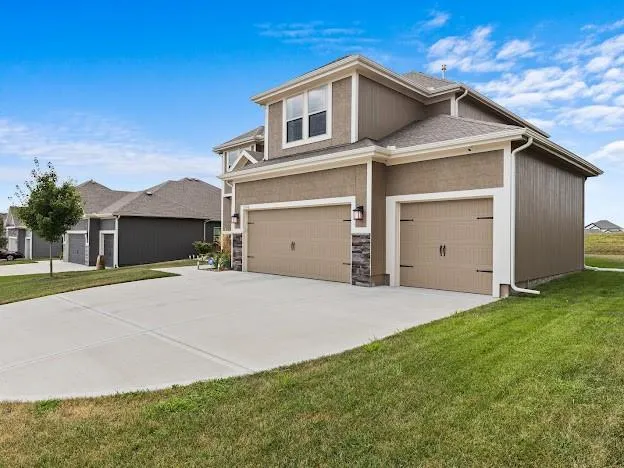 $480,000 | 11016 North Crystal Avenue, Kansas City, MO 64156