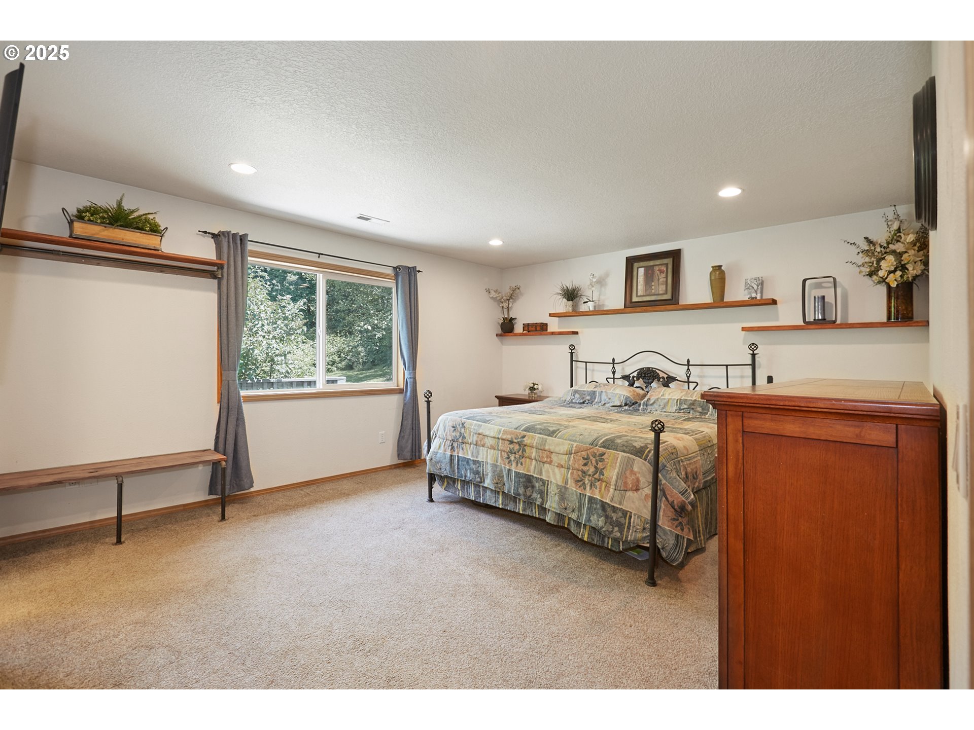 40920 Northwest Maple Ridge Road Woodland, WA 98674 - Photo 8 of 38 Bedroom, Owner's Suite