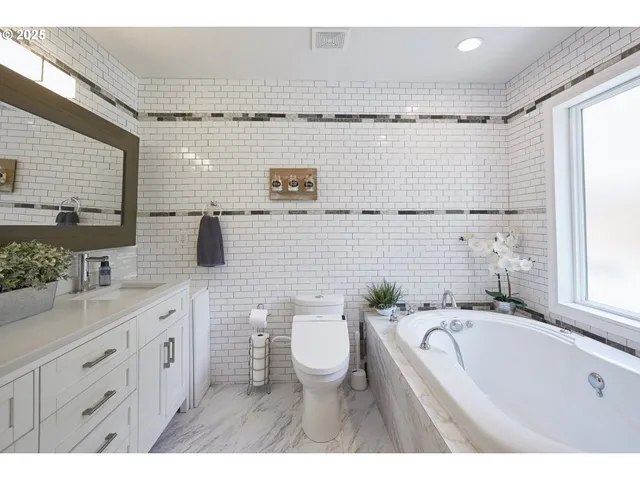 $1,499,000 | 40920 Northwest Maple Ridge Road, Woodland, WA 98674