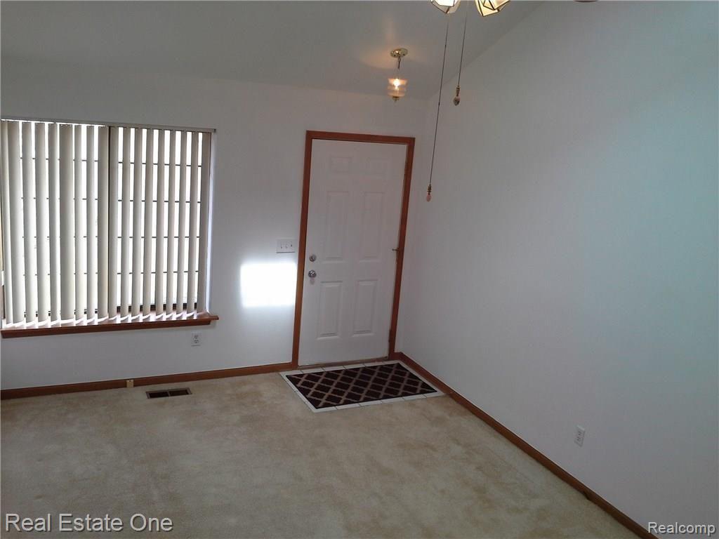 2577 South Commerce Road, Unit 11 Wolverine Lake, MI 48390 - Photo 2 of 57