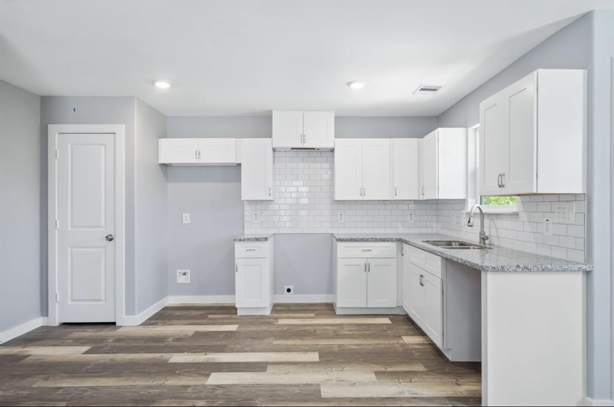 622 Maple Way Houston, TX 77015 - Photo 5 of 19 a kitchen with granite countertop a sink and cabinets