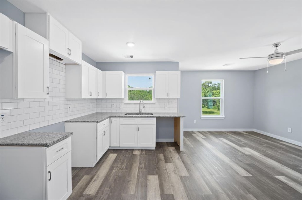 622 Maple Way Houston, TX 77015 - Photo 7 of 19 a kitchen with granite countertop a stove sink and cabinets