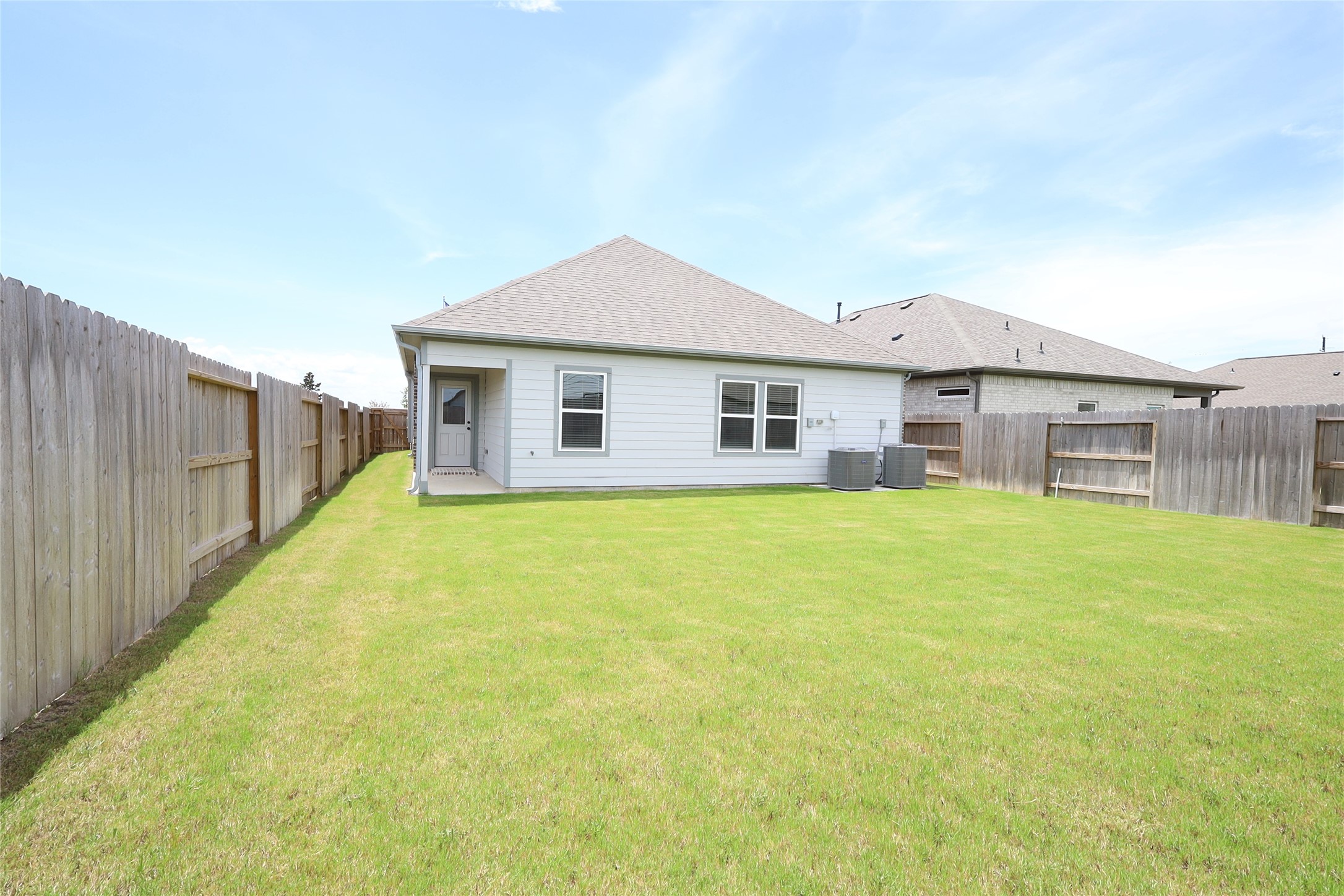 13215 Glacier Vw Lane Rosharon, TX 77583 - Photo 12 of 17 Extended lot is over 5000 square feet.