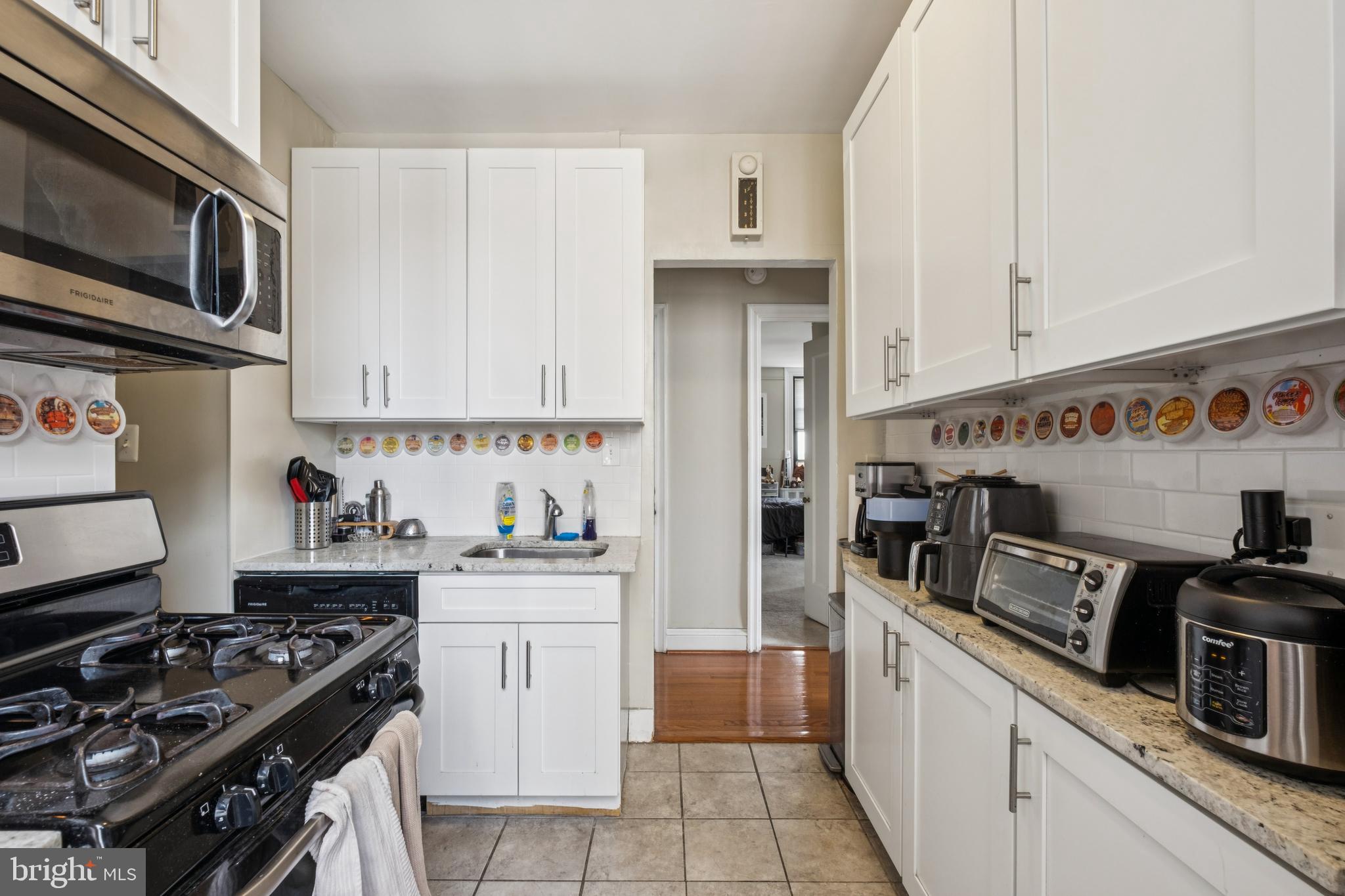 2031 Locust Street, Unit 702 Philadelphia, PA 19103 - Photo 4 of 20