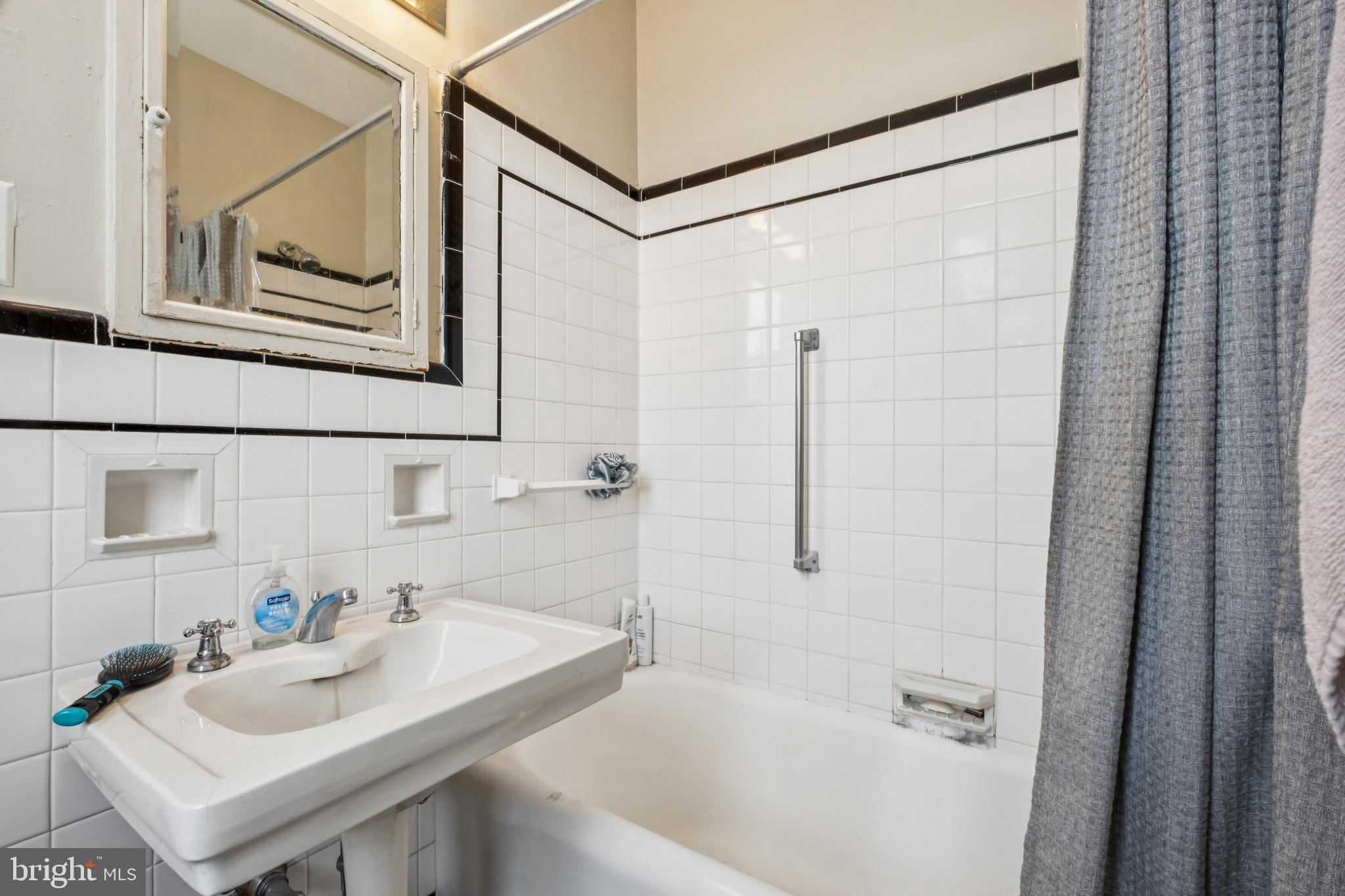 2031 Locust Street, Unit 702 Philadelphia, PA 19103 - Photo 6 of 20