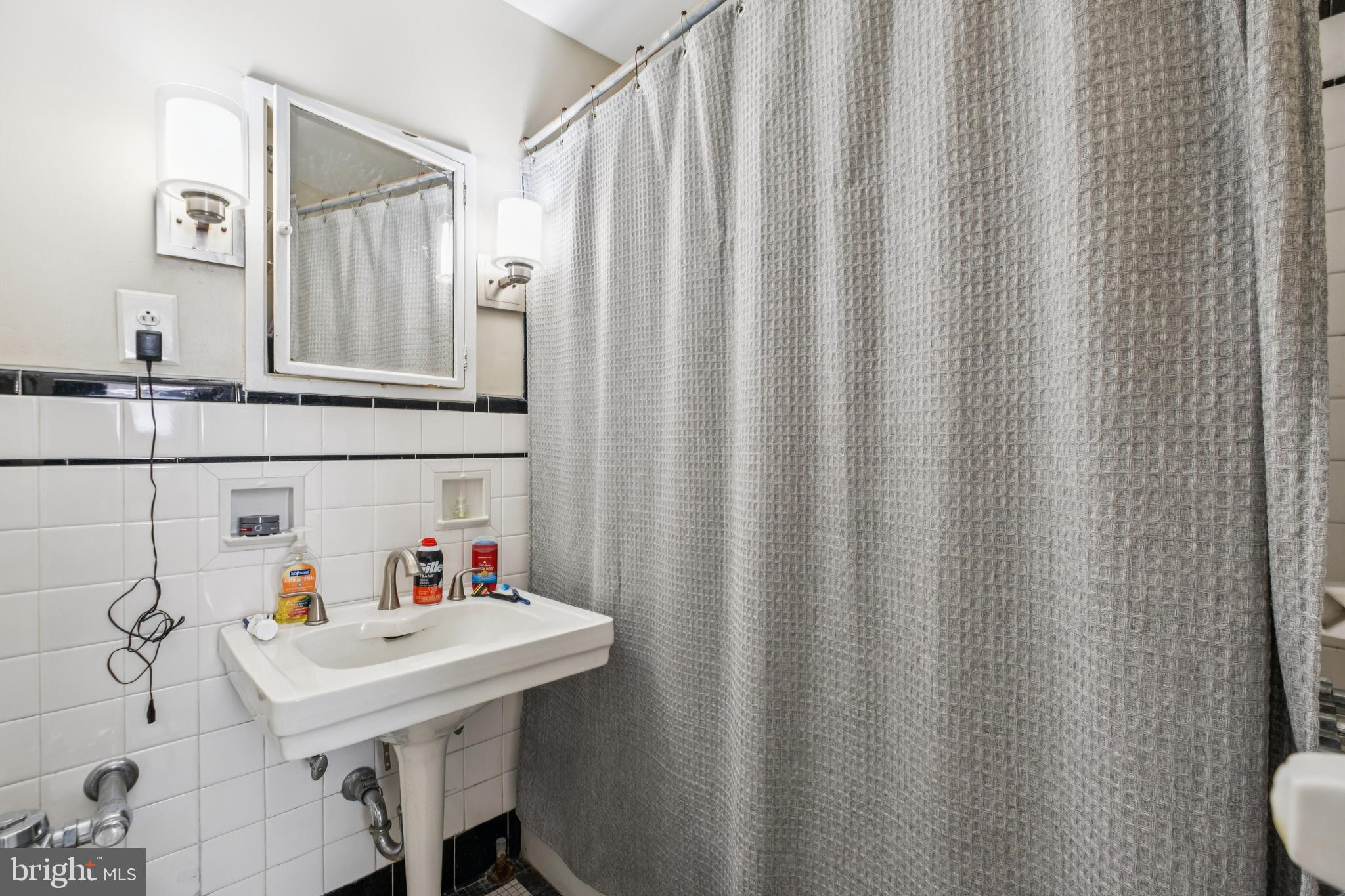 2031 Locust Street, Unit 702 Philadelphia, PA 19103 - Photo 8 of 20