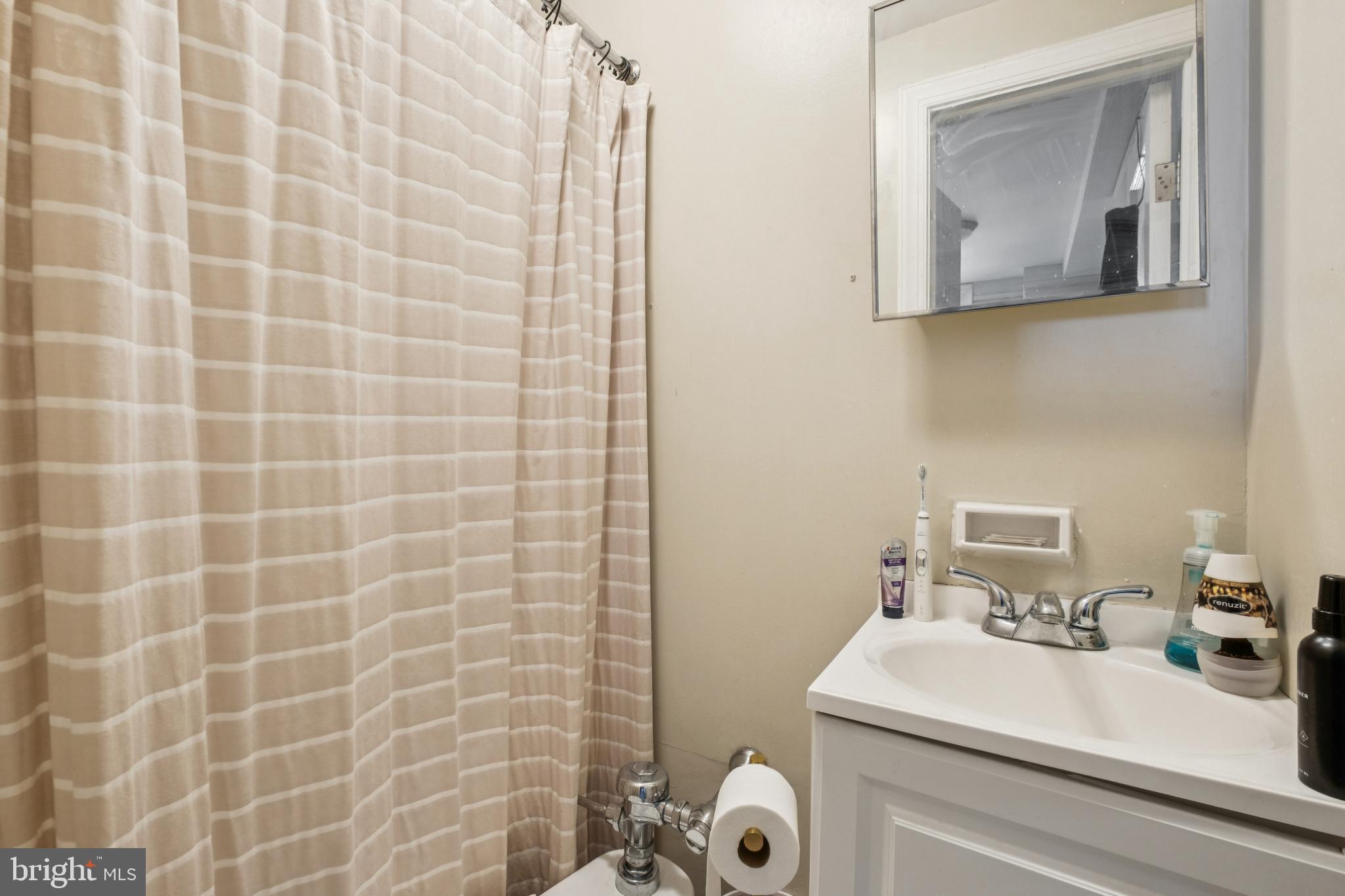 2031 Locust Street, Unit 702 Philadelphia, PA 19103 - Photo 10 of 20