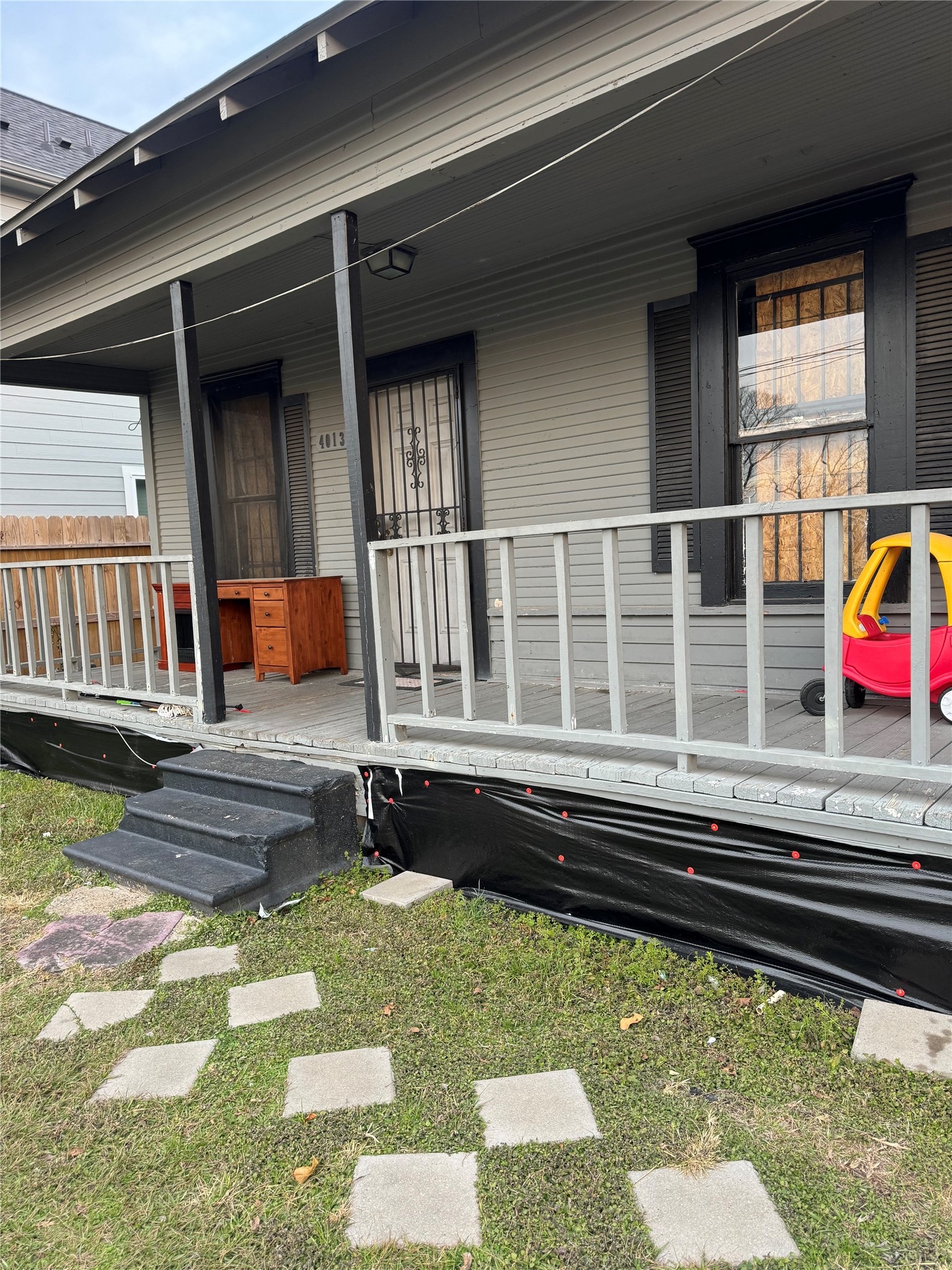 4013 King Street Houston, TX 77026 - Photo 2 of 8 a backyard of a house with barbeque oven table and chairs