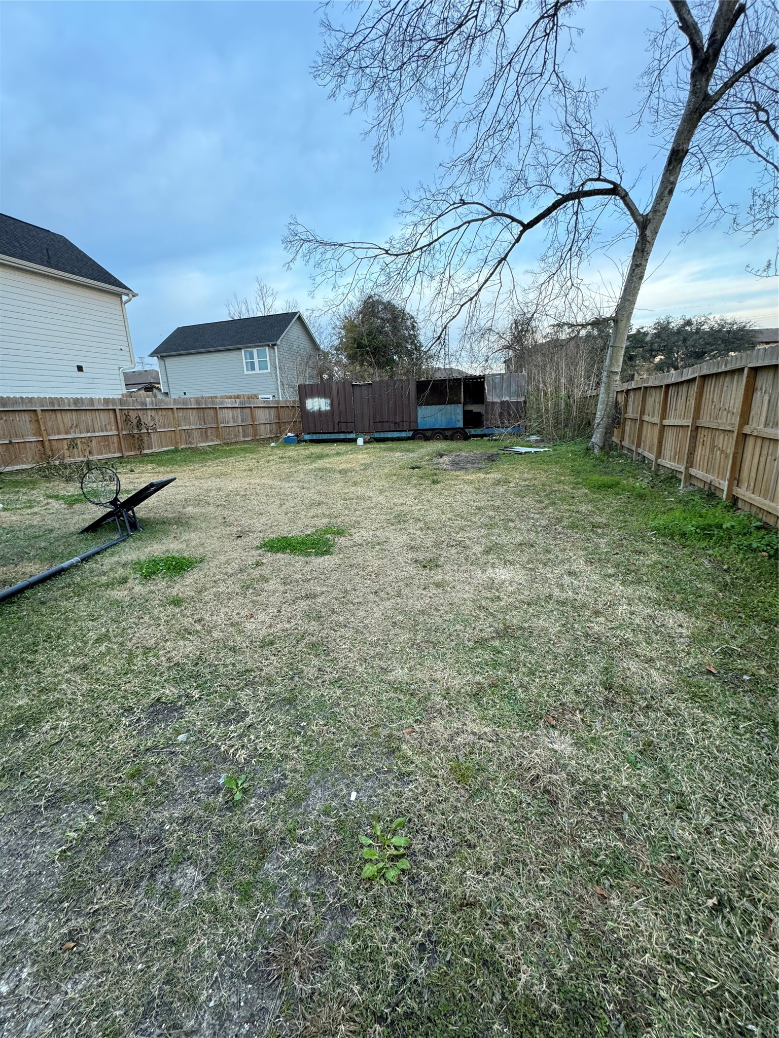 4013 King Street Houston, TX 77026 - Photo 4 of 8 a front view of a house with a yard