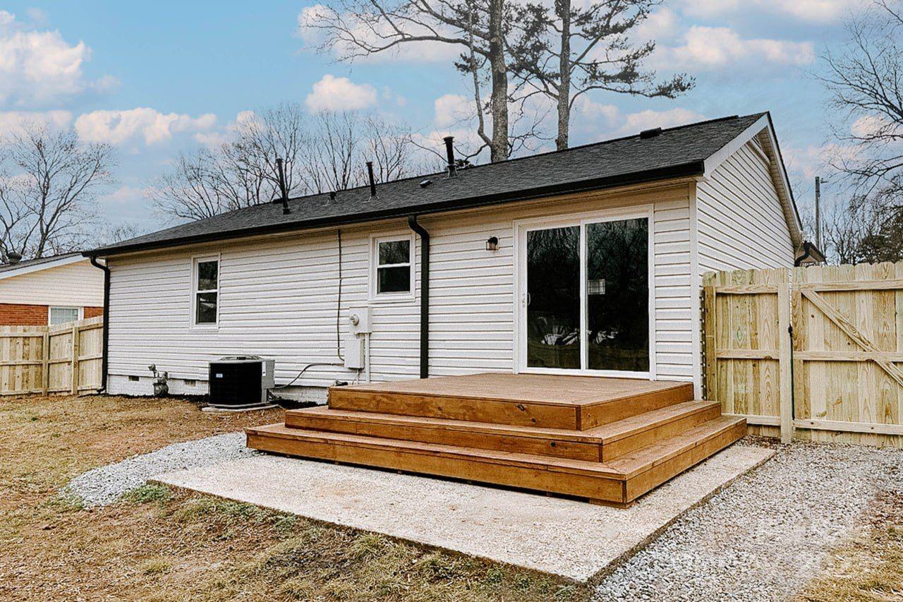 915 Tilden Road Charlotte, NC 28214 - Photo 4 of 26 Gallery Image 4