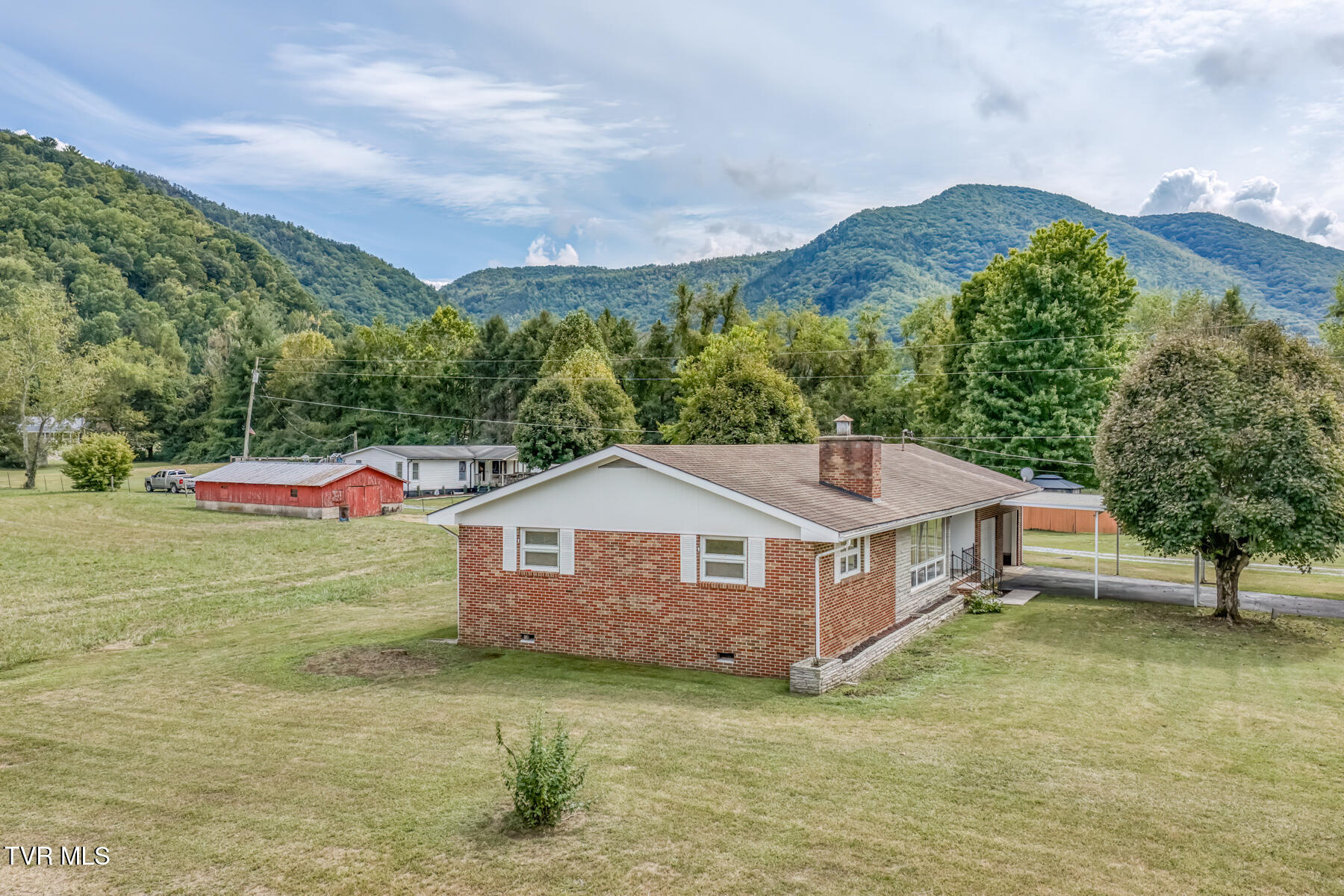 759 1st Avenue Hampton, TN 37658 - Photo 3 of 72 759 First Ave-43