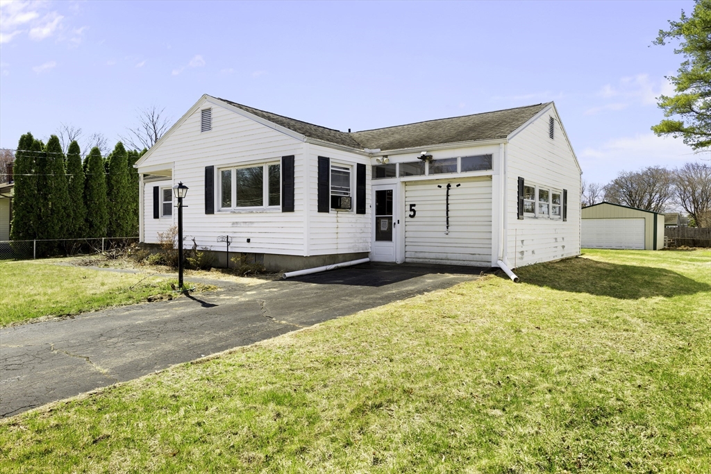 5 Helm Street South Hadley, MA 01075 - Photo 4 of 36