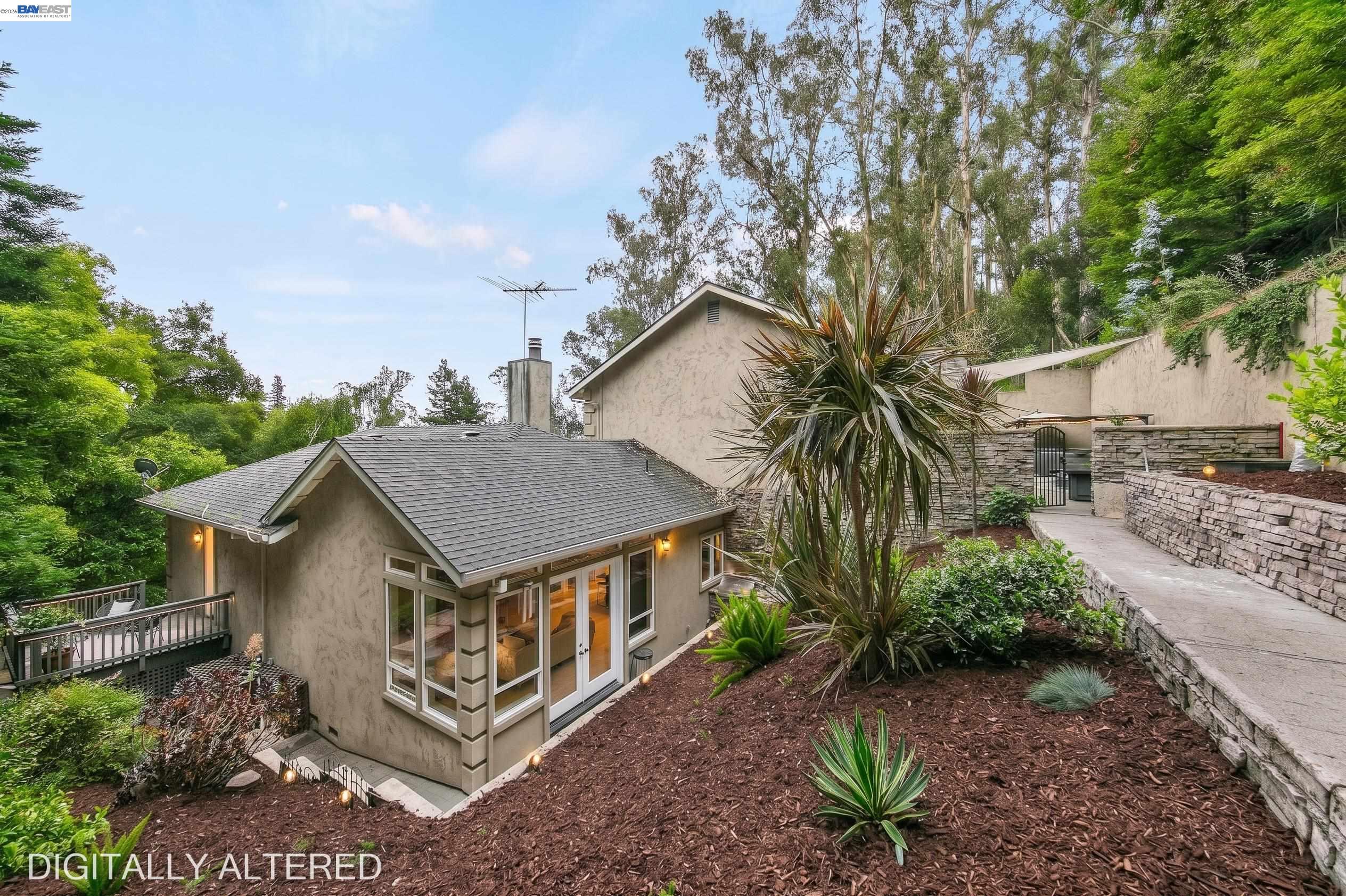 7010 Pinehaven Road Oakland, CA 94611 - Photo 3 of 29