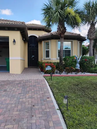 $415,000 | 11922 Southwest Crestwood Circle, Port St. Lucie, FL 34987