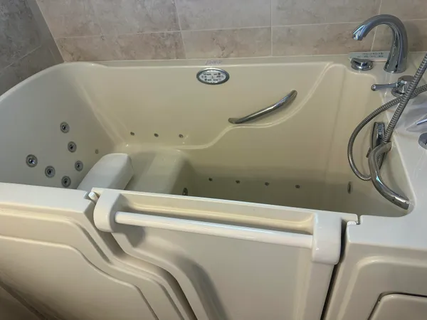 $415,000 | 11922 Southwest Crestwood Circle, Port St. Lucie, FL 34987