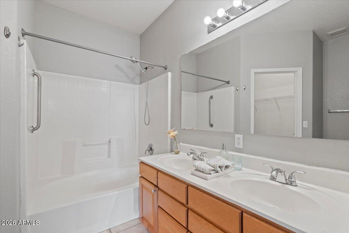 6258 South Nash Way Chandler, AZ 85249 - Photo 25 of 42 primary bath