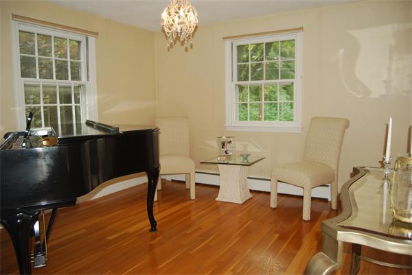 5 Woodleigh Road Framingham, MA 01701 - Photo 10 of 24 Gallery Image 10