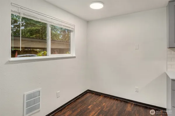 a view of empty room with window