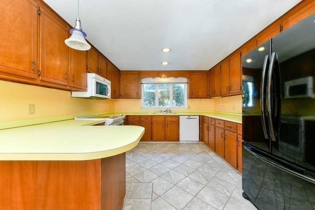1005 Old Stage Road Barnstable, MA 02632 - Photo 5 of 12 Gallery Image 5